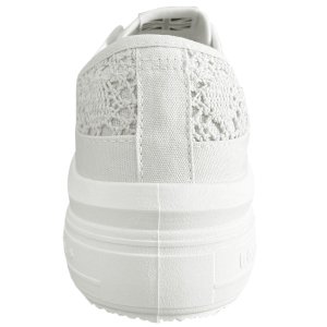 حذاء رياضي بأربطة بيضاء من لي كوبر بنعل مكتنز