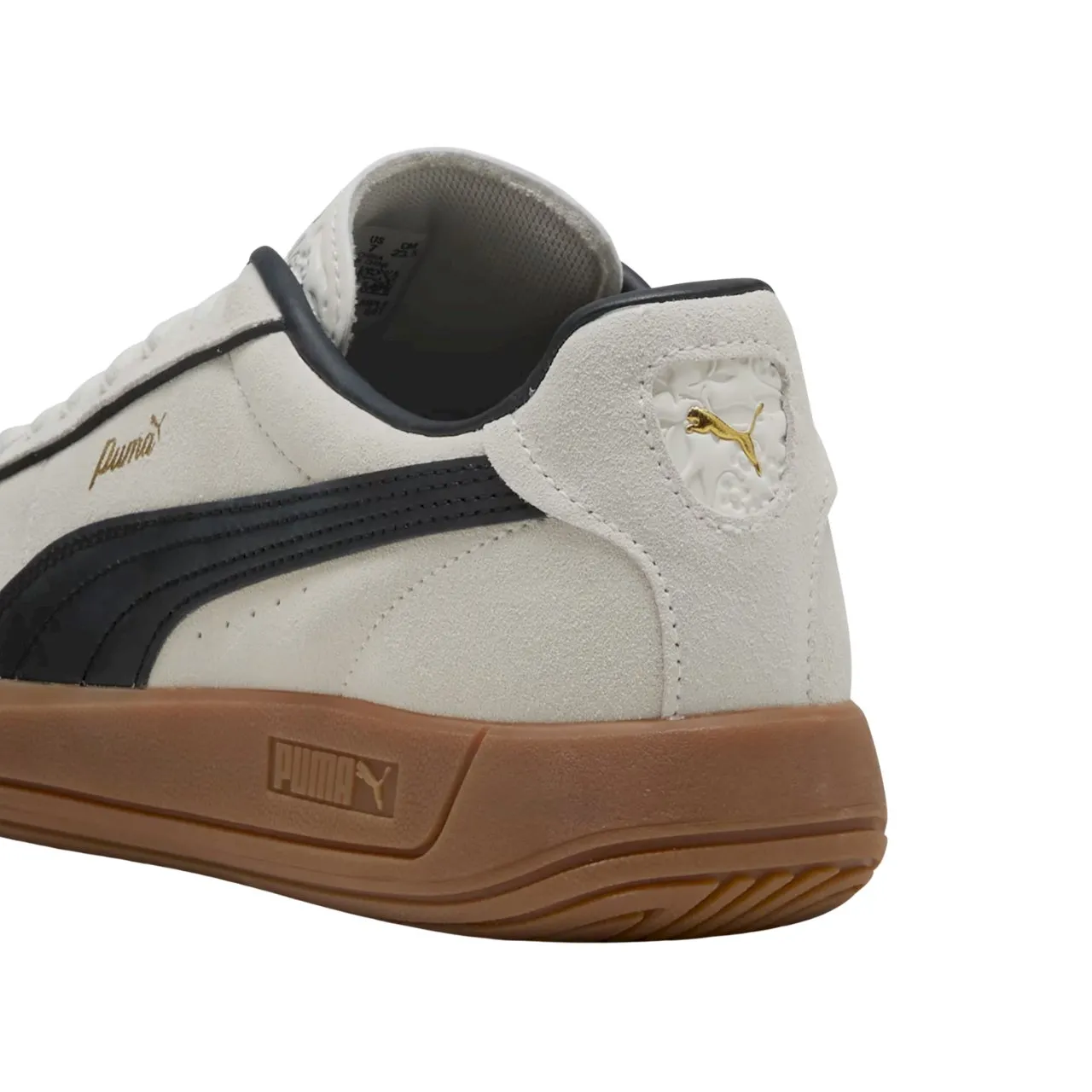 Γυναικεία suede sneakers της Puma με μαύρες λεπτομέρειες και κορδόνια