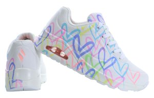 Белые женские кроссовки Skechers 155507-WPTQ с разноцветными сердечками