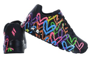 Черные женские туфли Skechers UNO с разноцветными сердечками