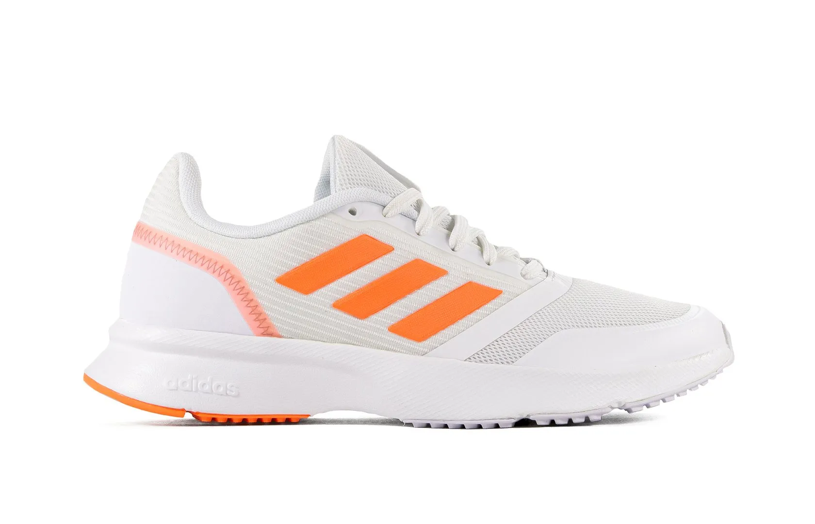 حذاء رياضي أبيض للنساء من Adidas NOVA FLOW EH1379