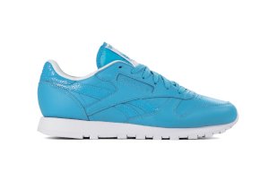 Błekitne buty skórzane damskie Reebok CL LTHR SEASONAL II AR2804