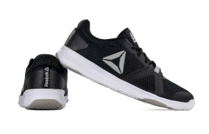 Sapatilhas pretas da Reebok para mulher, para o ginásio