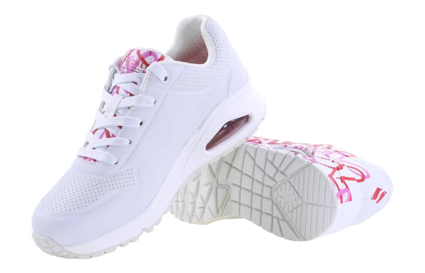 Skechers Spread The Love 女士鞋，印有红色和粉色爱心图案