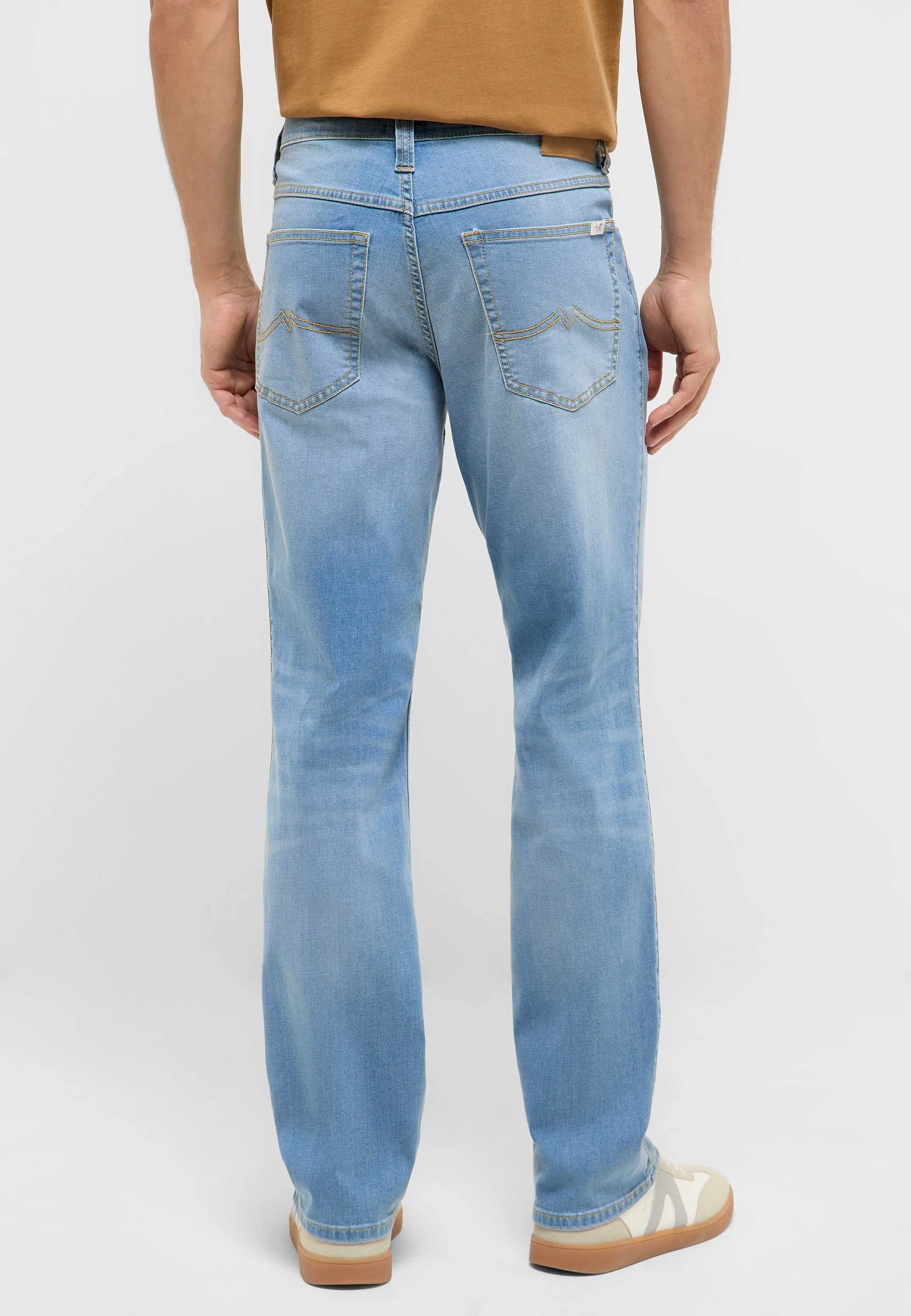 Comfortable, straight-leg men's jeans from Mustang