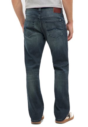Mustang men's straight-leg jeans with a faded look