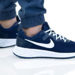 Calçado de homem Nike REVOLUTION 6 NN DC3728-401 Azul marinho