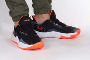Under Armour SPAWN 5 men's shoes 3026285-001