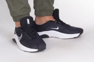 Nike LEGEND ESSENTIAL 3 NN Men's Shoes DM1120-001