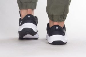 Nike LEGEND ESSENTIAL 3 NN Men's Shoes DM1120-001