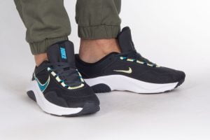 Nike LEGEND ESSENTIAL 3 NN herenschoenen DM1120-004